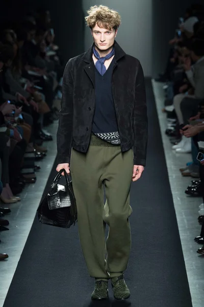 Look 19